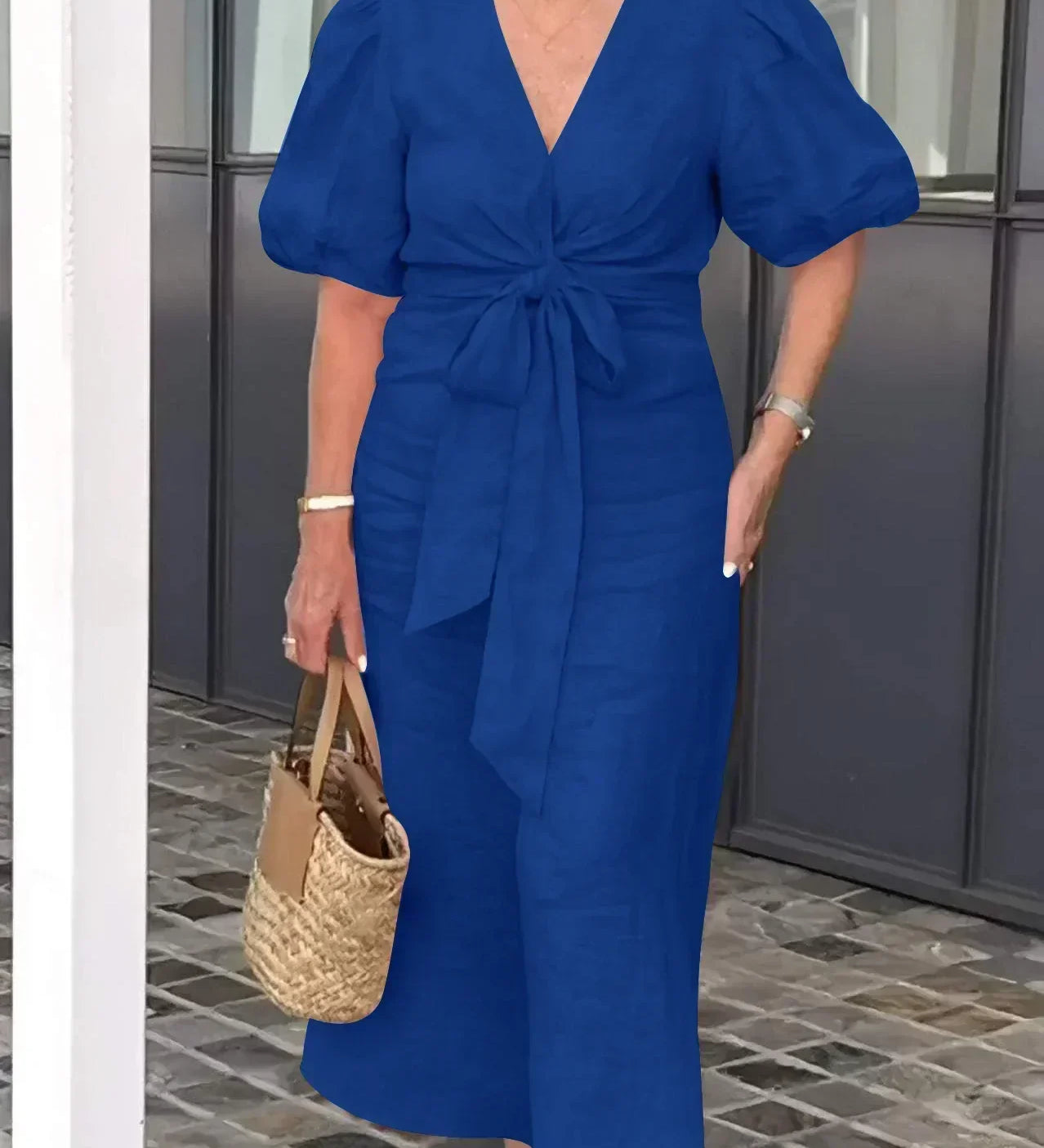 LYNORA | Élégante Robe Midi à Encolure en V