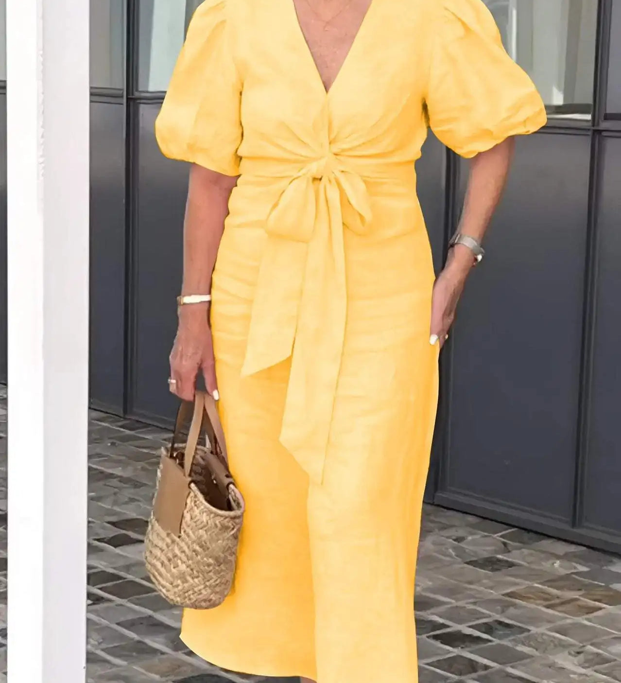 LYNORA | Élégante Robe Midi à Encolure en V
