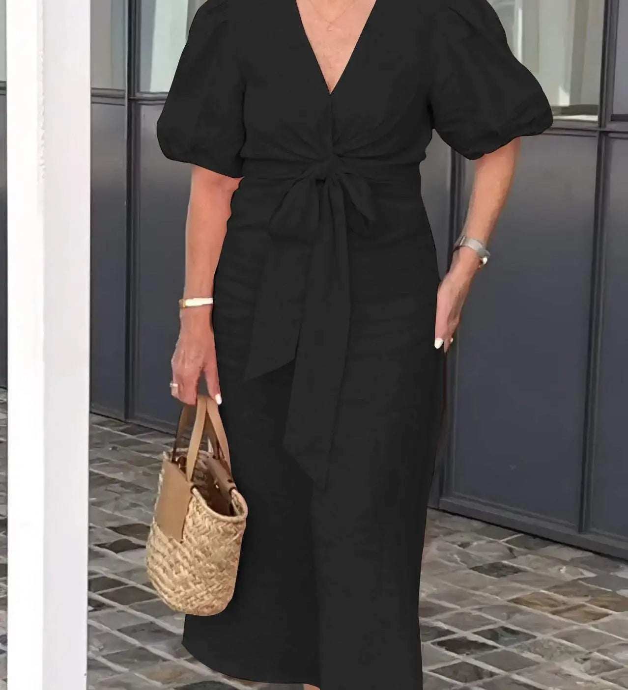 LYNORA | Élégante Robe Midi à Encolure en V